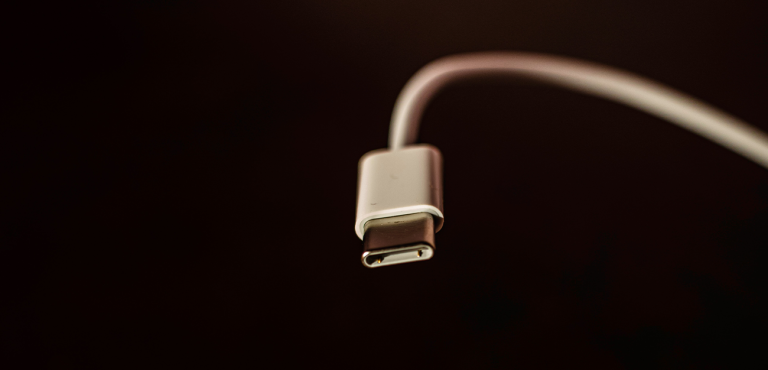 europe-approves-usb-c-as-a-universal-charging-port-for-all-small-tech-devices-medium-detail